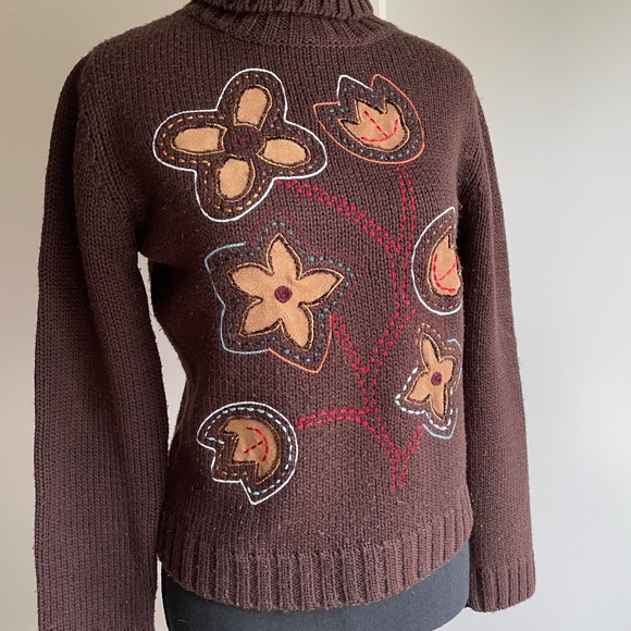 Floral Patch Stich Embroidered Knit Sweater - Picture 1 of 7